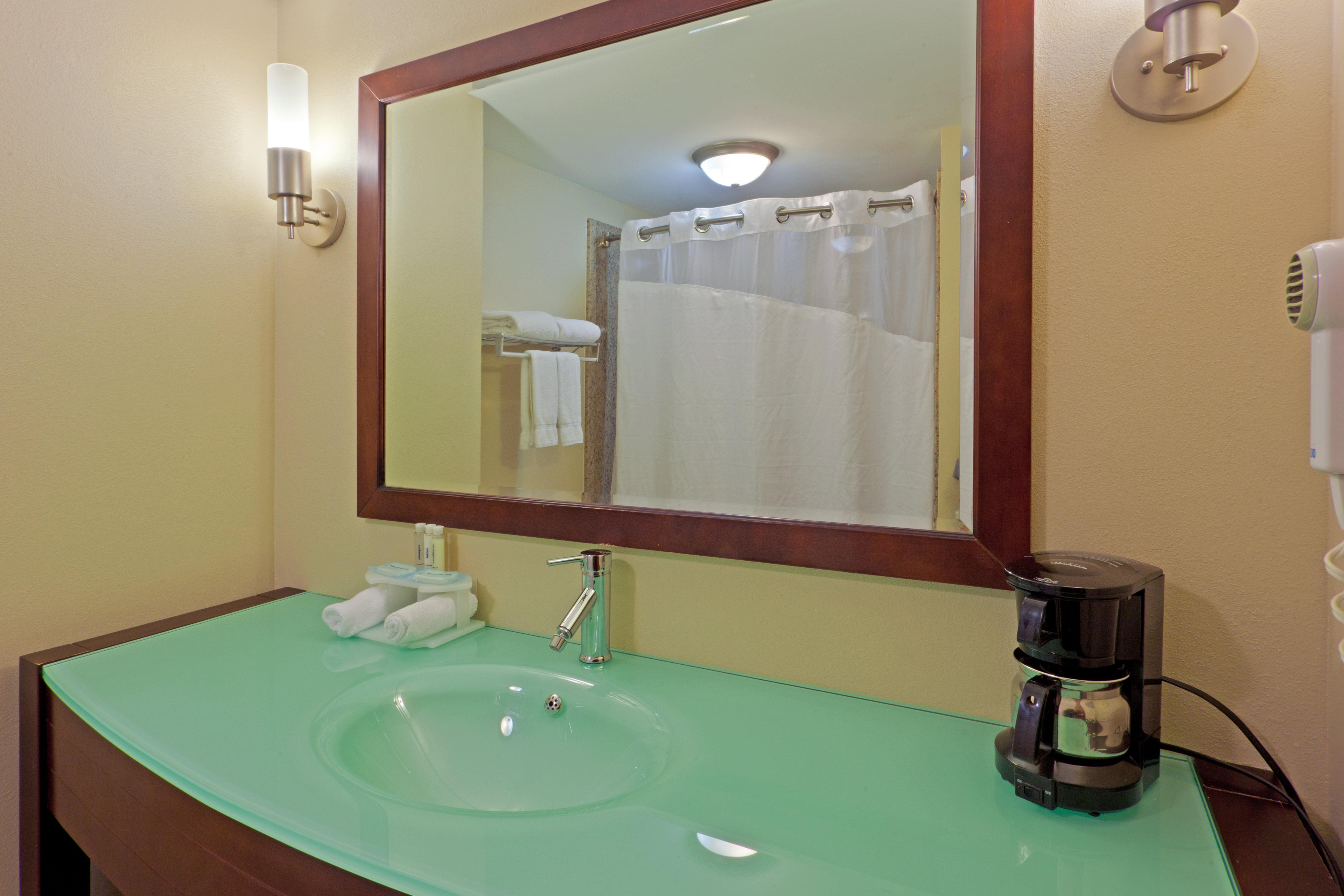 Holiday Inn Express Hotel & Suites Charleston-Southridge, An Ihg Hotel Bagian luar foto