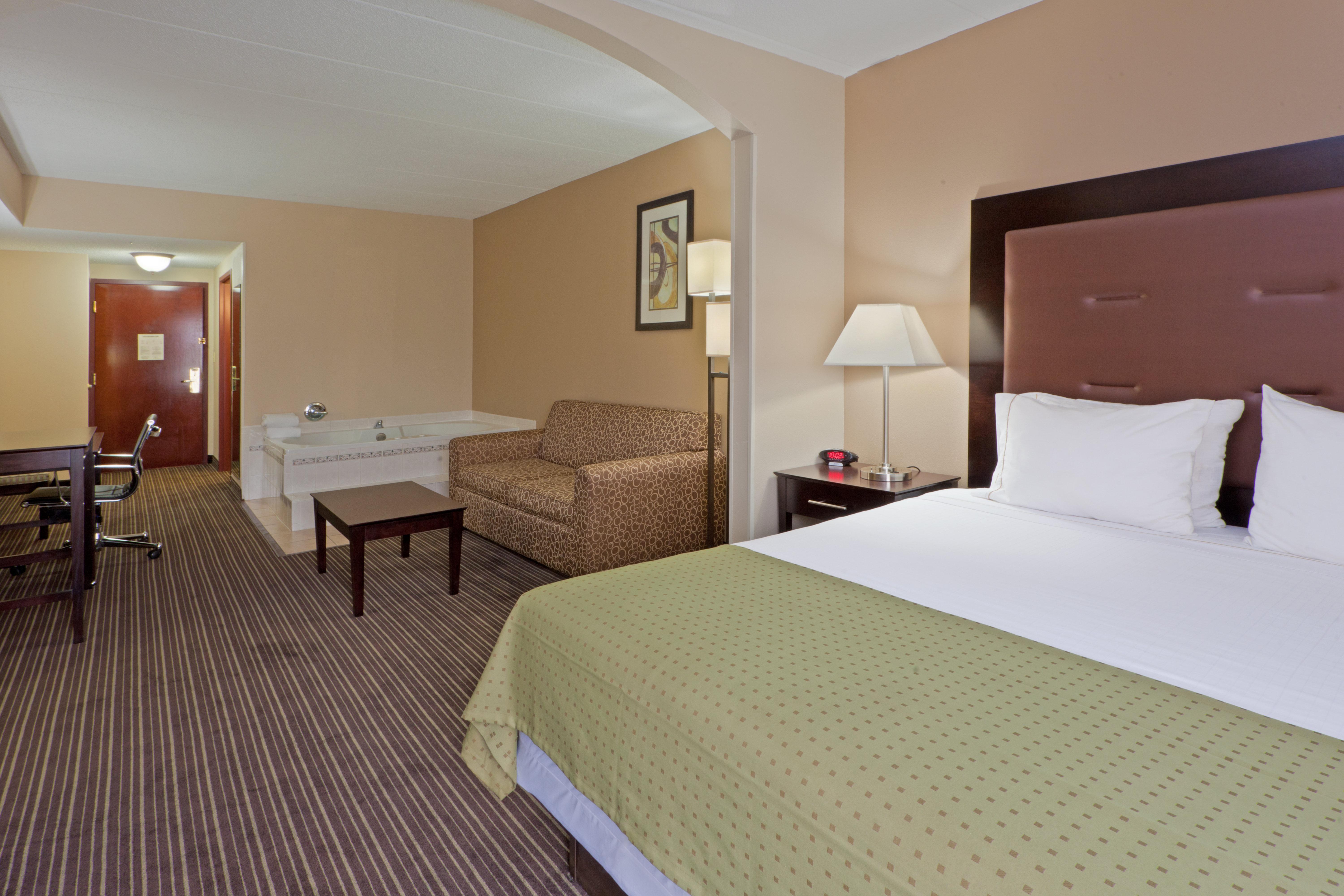 Holiday Inn Express Hotel & Suites Charleston-Southridge, An Ihg Hotel Bagian luar foto
